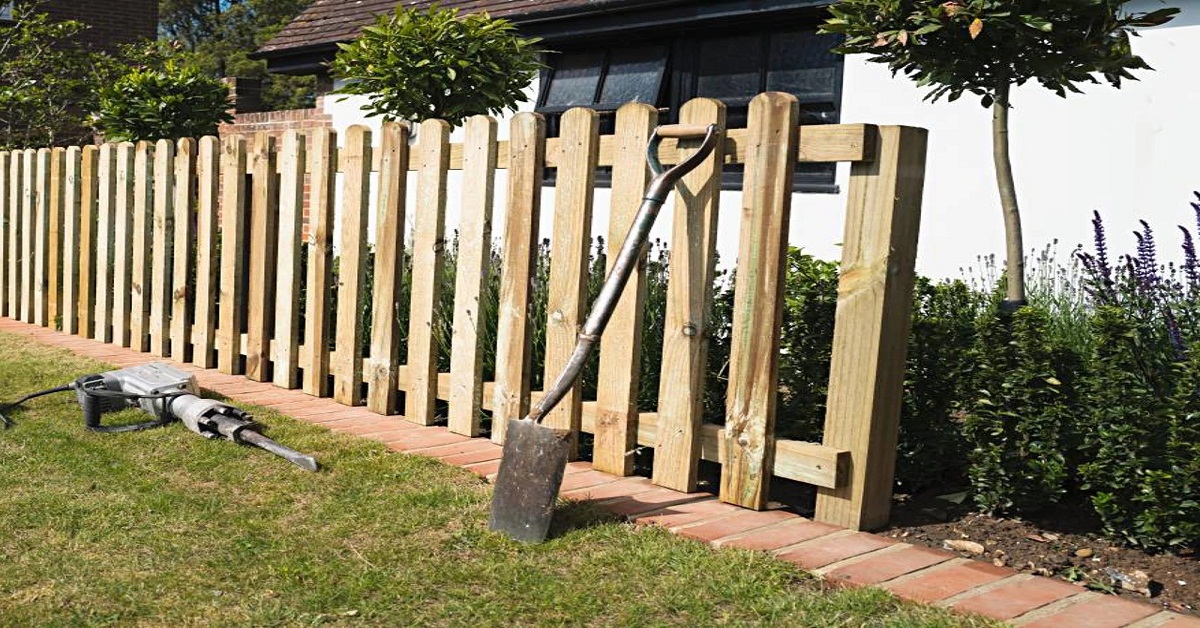 Common Picket Fence Problems and How to Fix Them