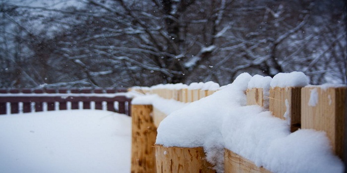 Preventing dome fence from Moisture Damage